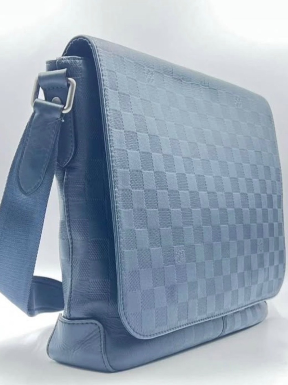 Louis Vuitton Damier Infini Messenger Bag
